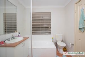 1/4 Binnar Court, Erskine, WA 6210 AUS