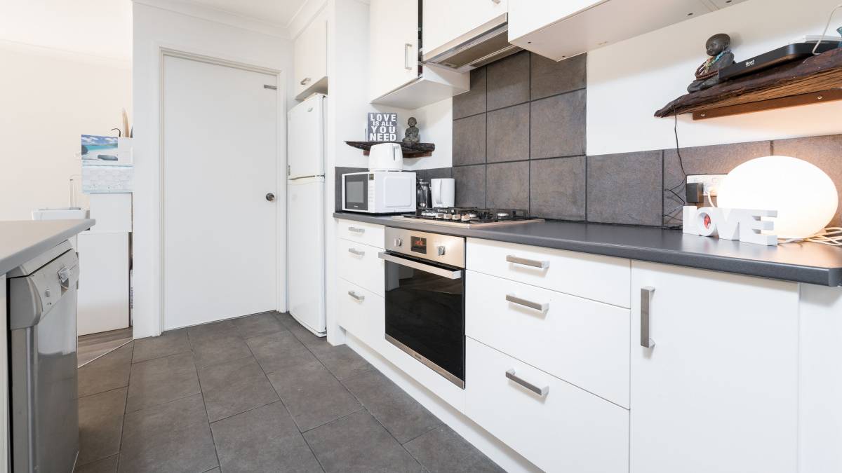 10B Coppercups Place, Halls Head, WA 6210 AUS