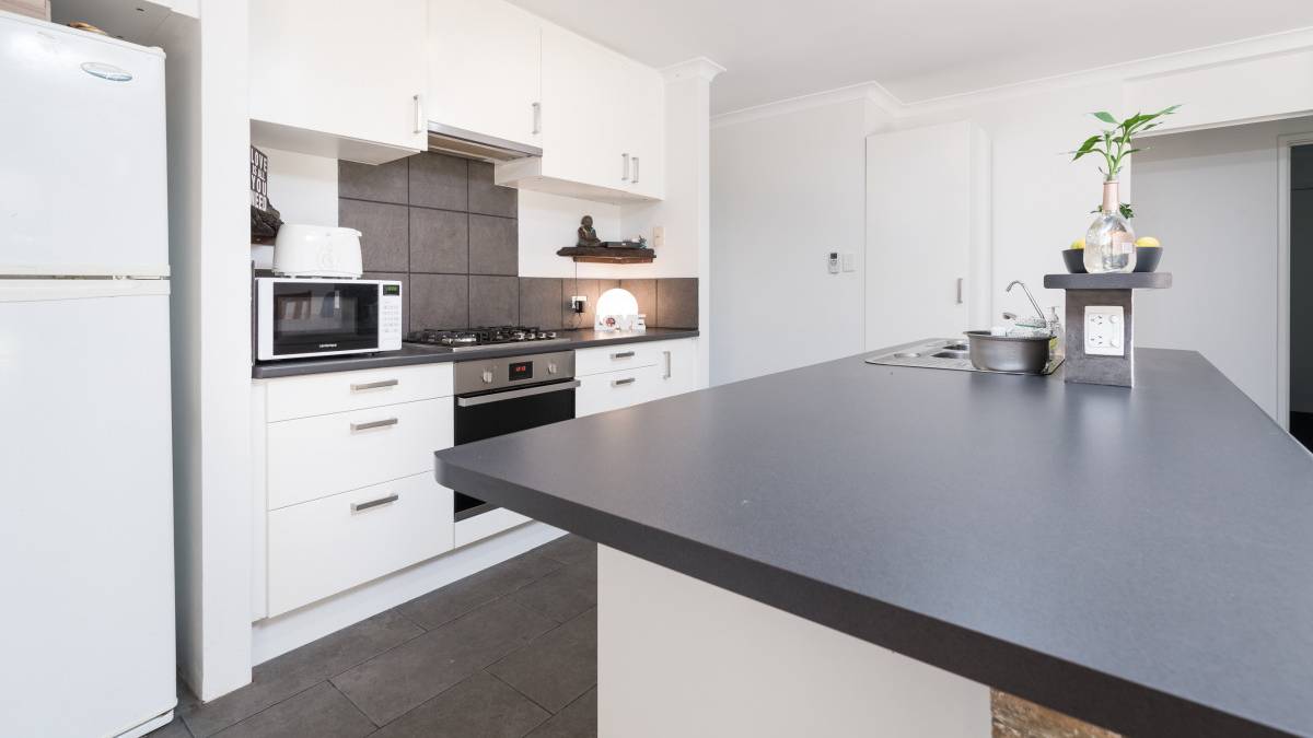 10B Coppercups Place, Halls Head, WA 6210 AUS