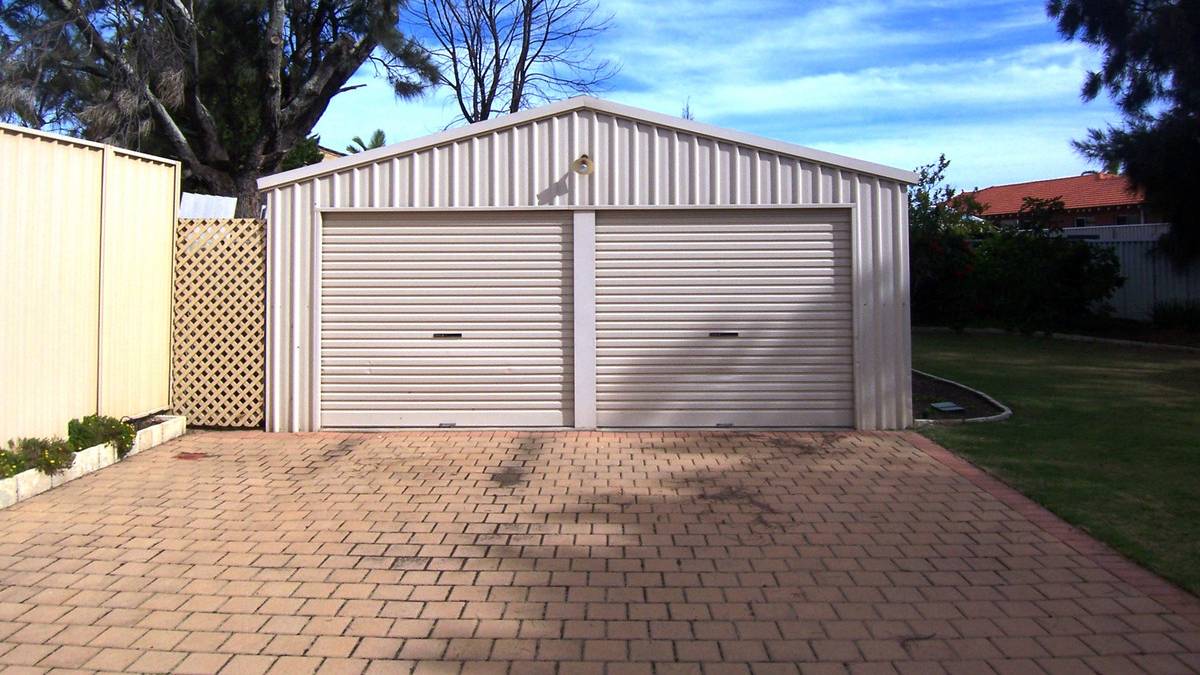 26 Fairbridge Road, Halls Head, WA 6210 AUS