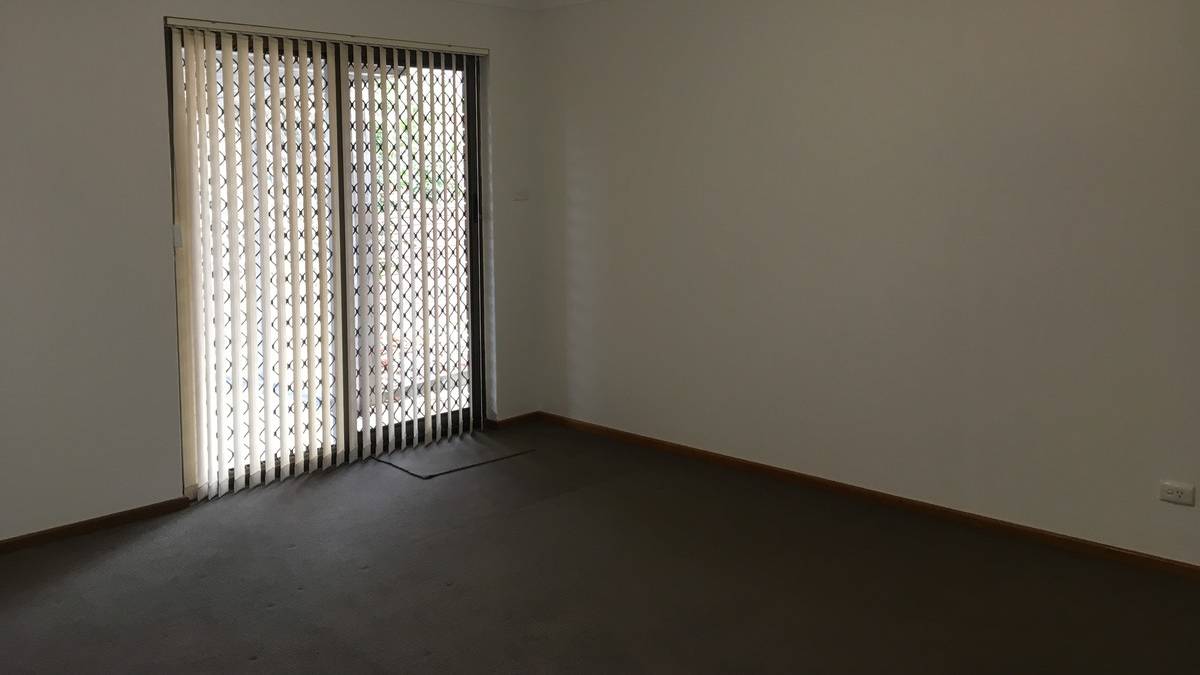 2 Muir Place, Halls Head, WA 6210 AUS