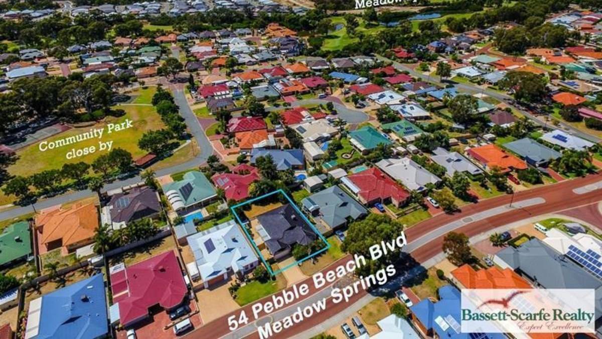 54 Pebble Beach Boulevard, MEADOW SPRINGS, WA 6210 AUS