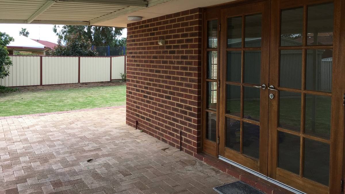 11 Mariner Place, Halls Head, WA 6210 AUS