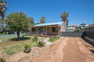 18 Eldora Crescent, Falcon, WA 6210 AUS