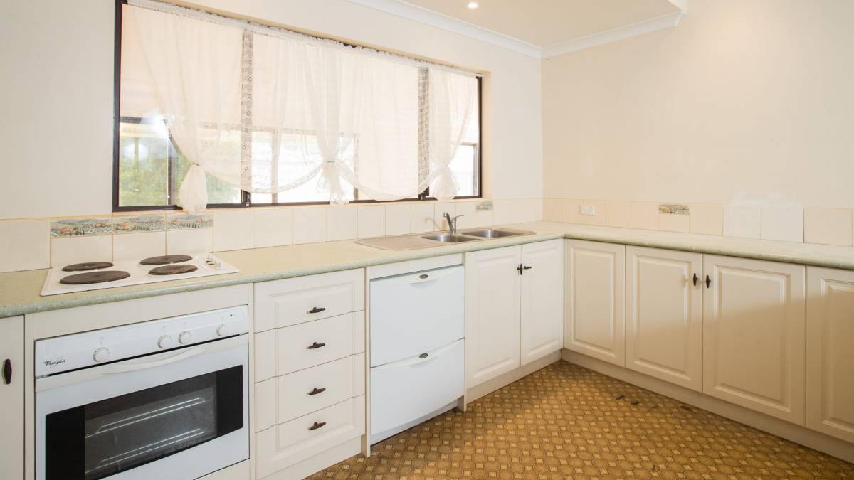 18 Eldora Crescent, Falcon, WA 6210 AUS