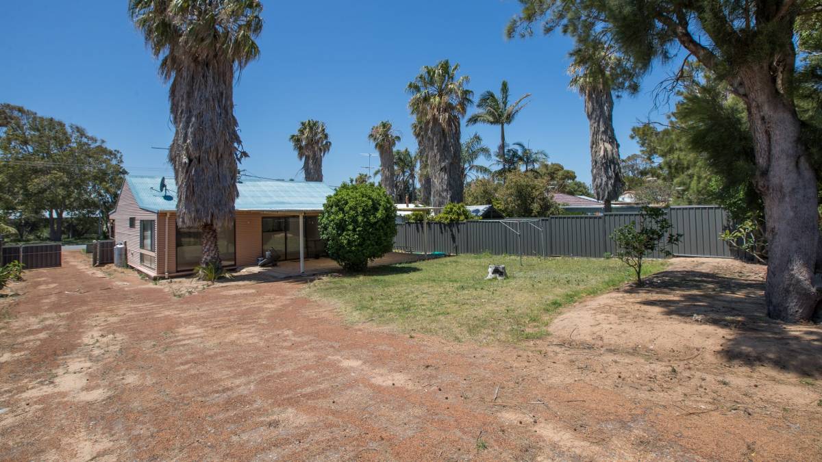 18 Eldora Crescent, Falcon, WA 6210 AUS