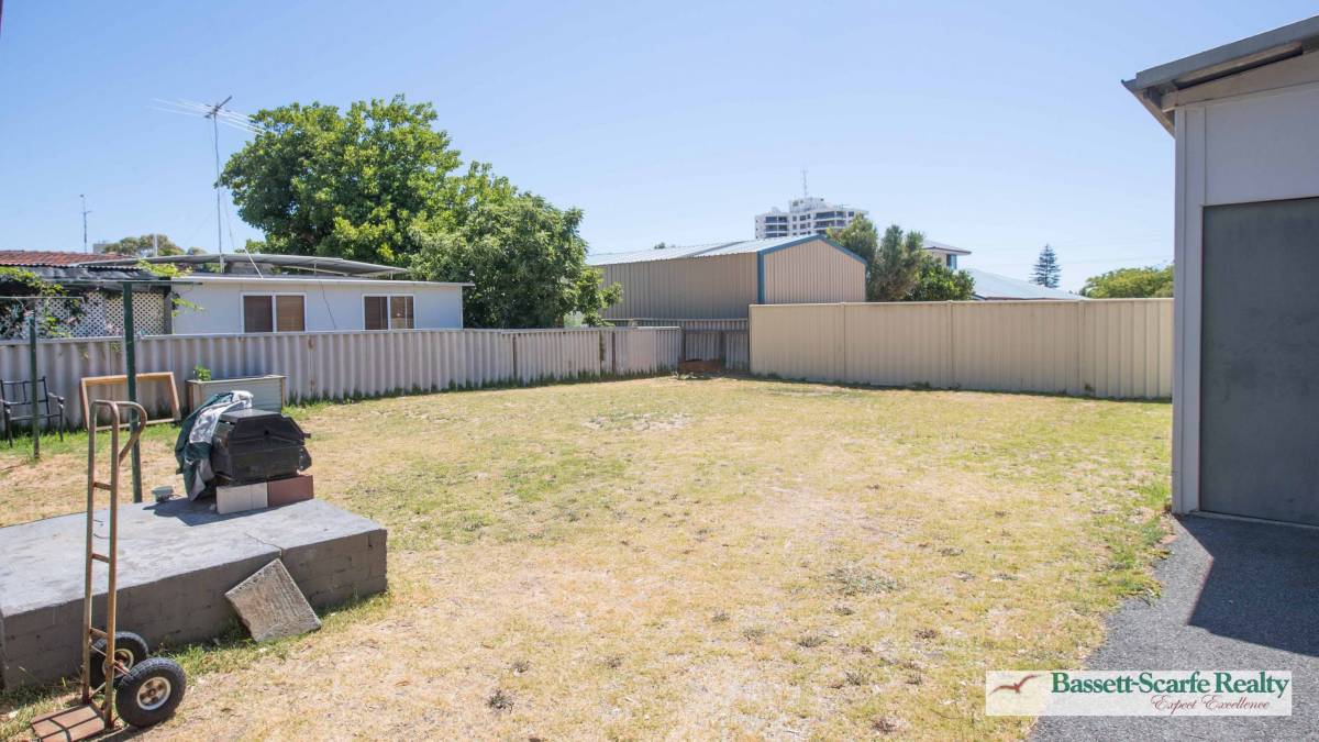 2/30 Janis Street, Halls Head, WA 6210 AUS