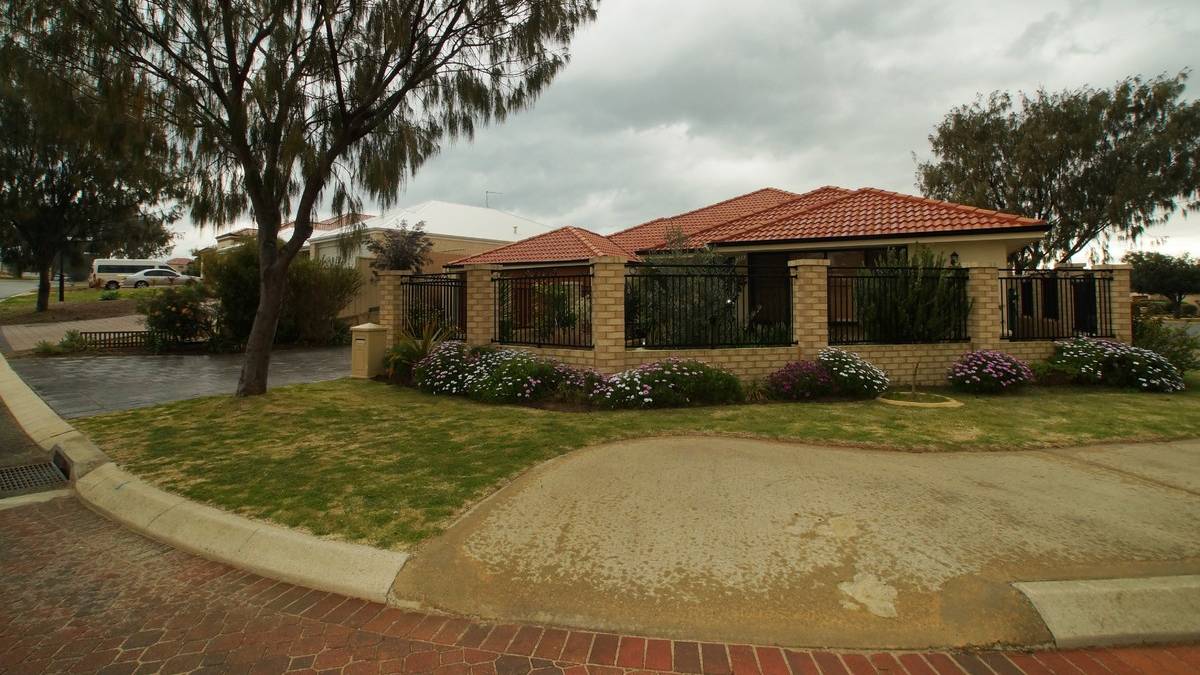 2 Possum Drive, WANNANUP, WA 6210 AUS