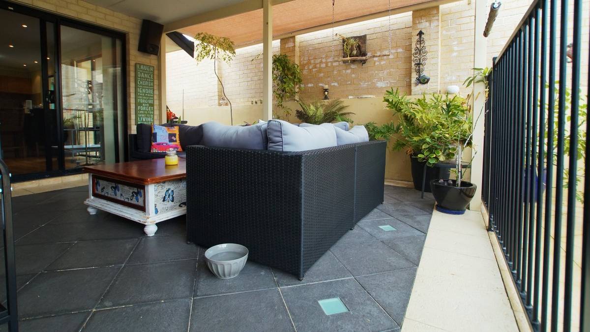 2 Possum Drive, WANNANUP, WA 6210 AUS