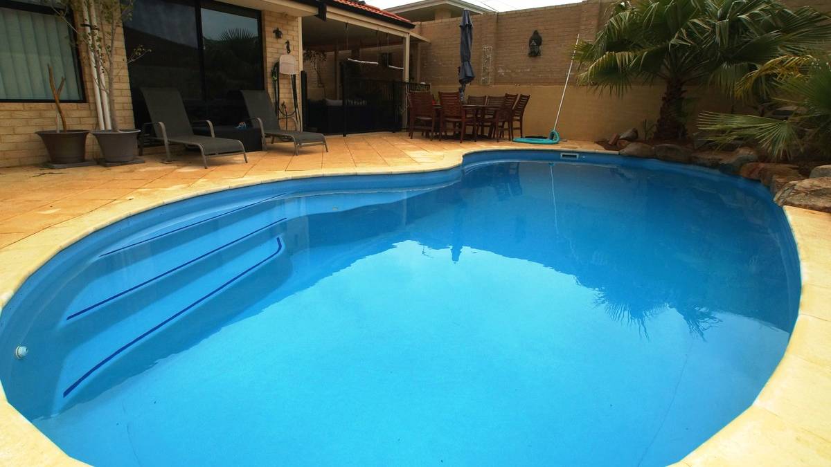 2 Possum Drive, WANNANUP, WA 6210 AUS