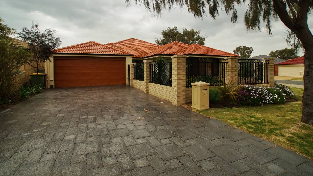 2 Possum Drive, WANNANUP, WA 6210 AUS