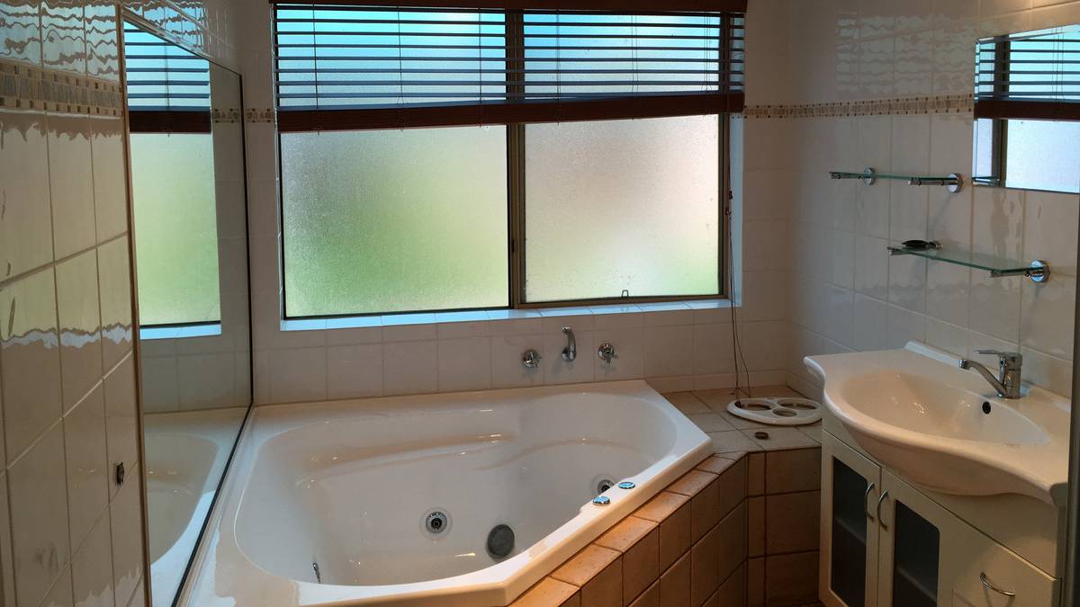 2 Woolah Place, South Yunderup, WA 6208 AUS