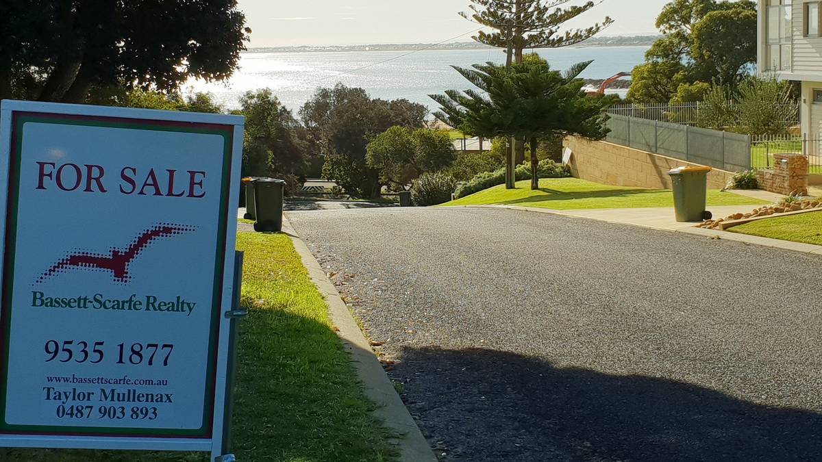 6 Peter Street, Halls Head, WA 6210 AUS
