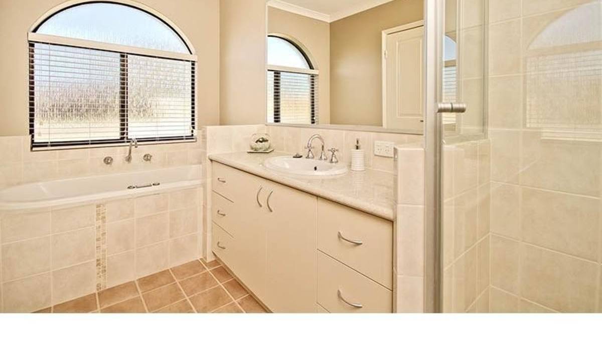 74A Leslie Street, Dudley Park, WA 6210 AUS
