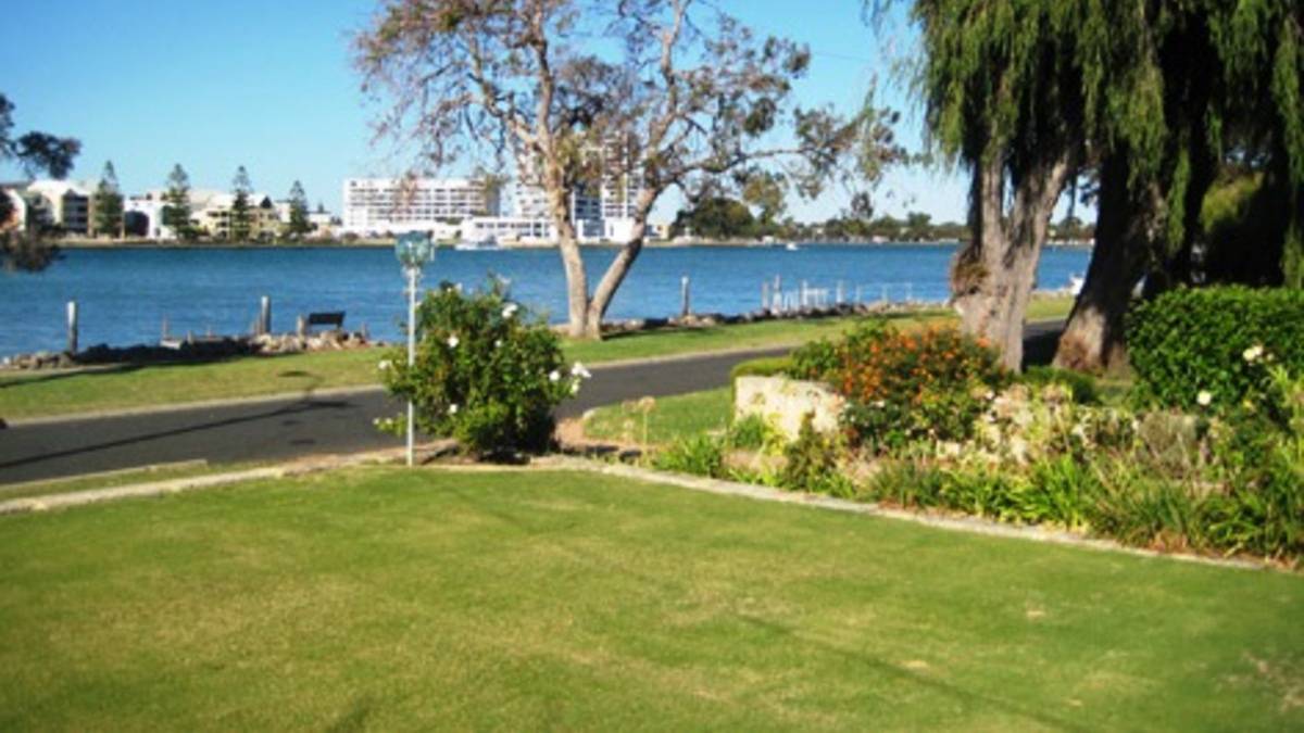 26 Fairbridge Road, Halls Head, WA 6210 AUS