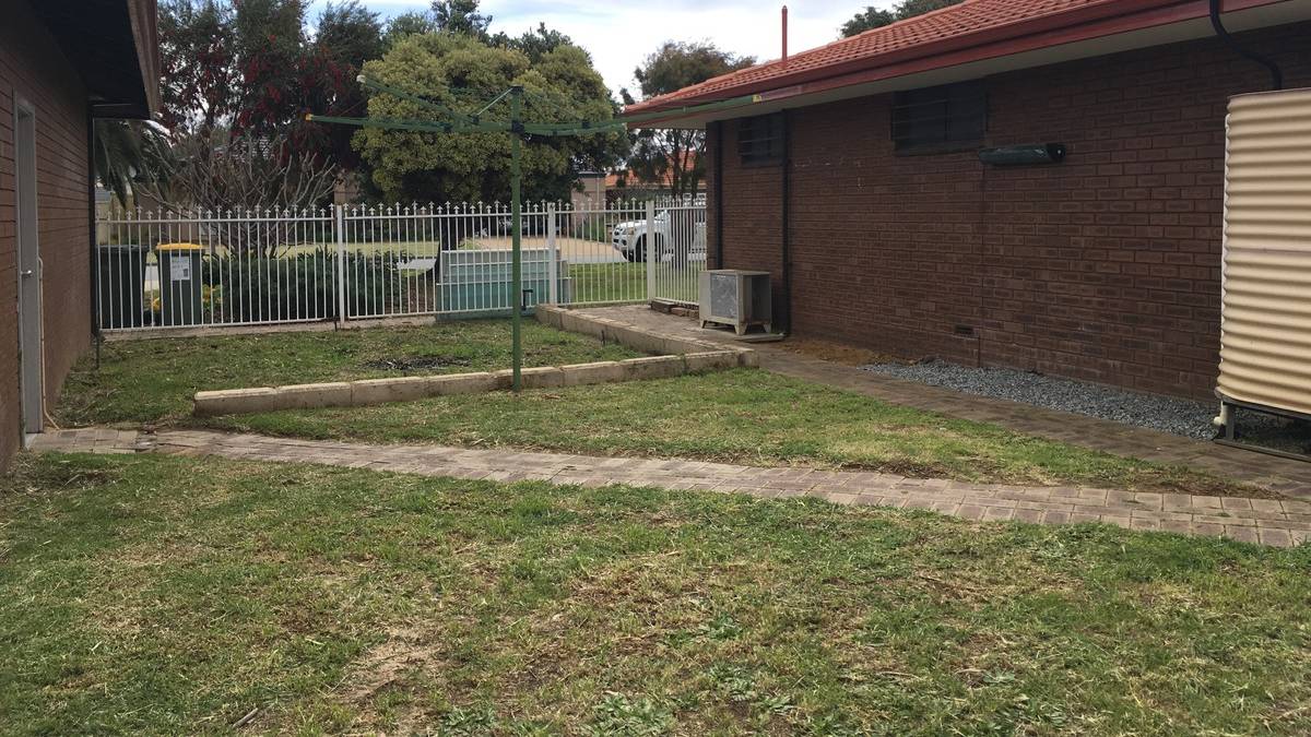 2 Muir Place, Halls Head, WA 6210 AUS