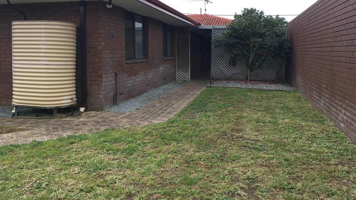 2 Muir Place, Halls Head, WA 6210 AUS