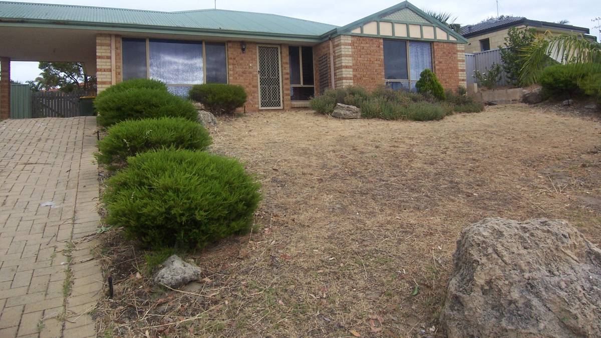 32 Casuarina Drive, HALLS HEAD, WA 6210 AUS