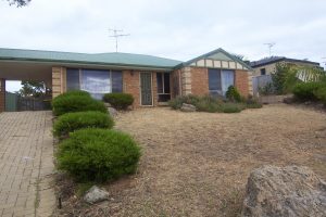 32 Casuarina Drive, HALLS HEAD, WA 6210 AUS