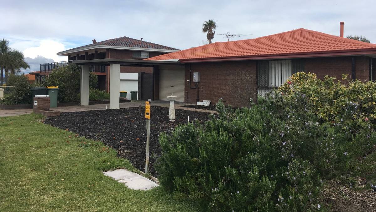 2 Muir Place, Halls Head, WA 6210 AUS