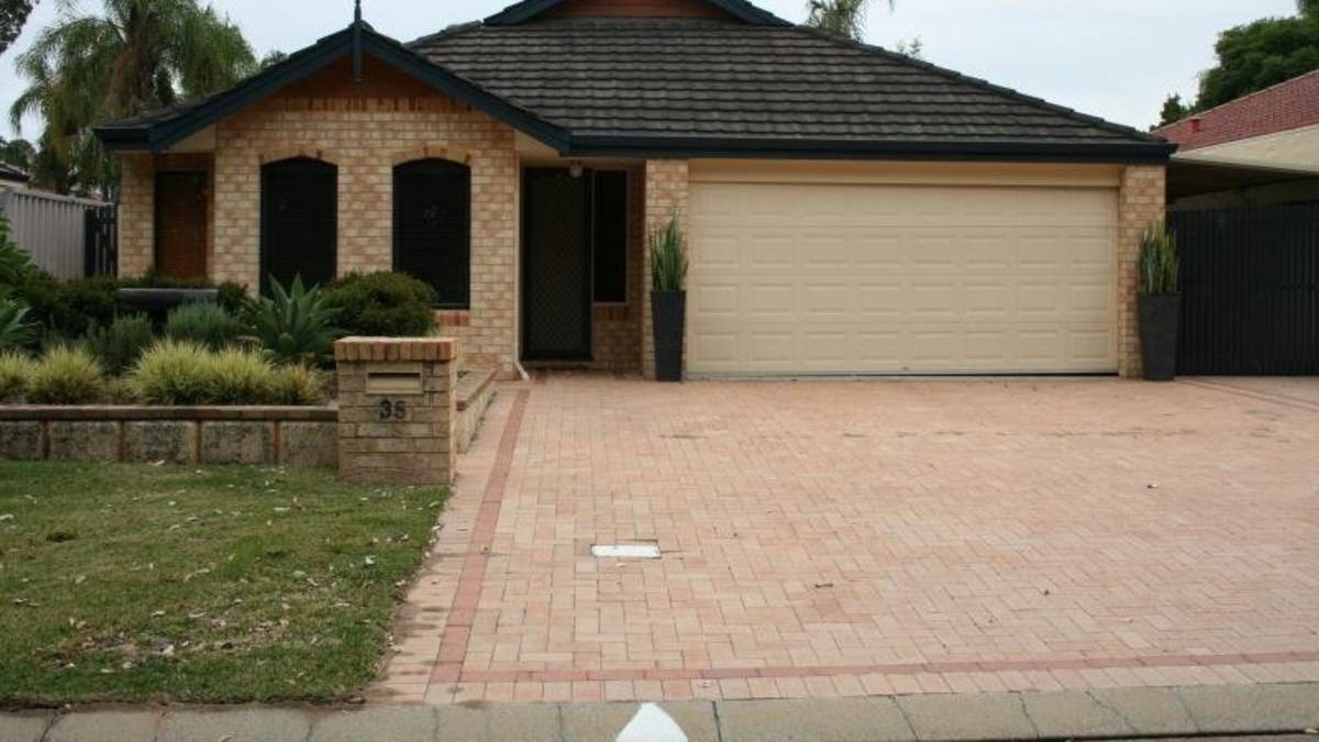 35 Willoughbridge Crescent, ERSKINE, WA 6210 AUS