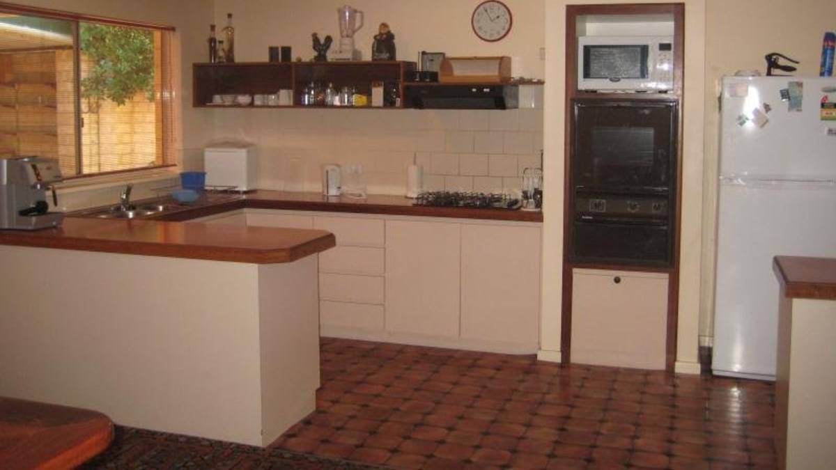 4 Hill Street, HALLS HEAD, WA 6210 AUS