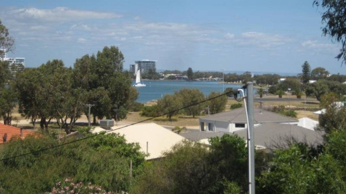 4 Hill Street, HALLS HEAD, WA 6210 AUS