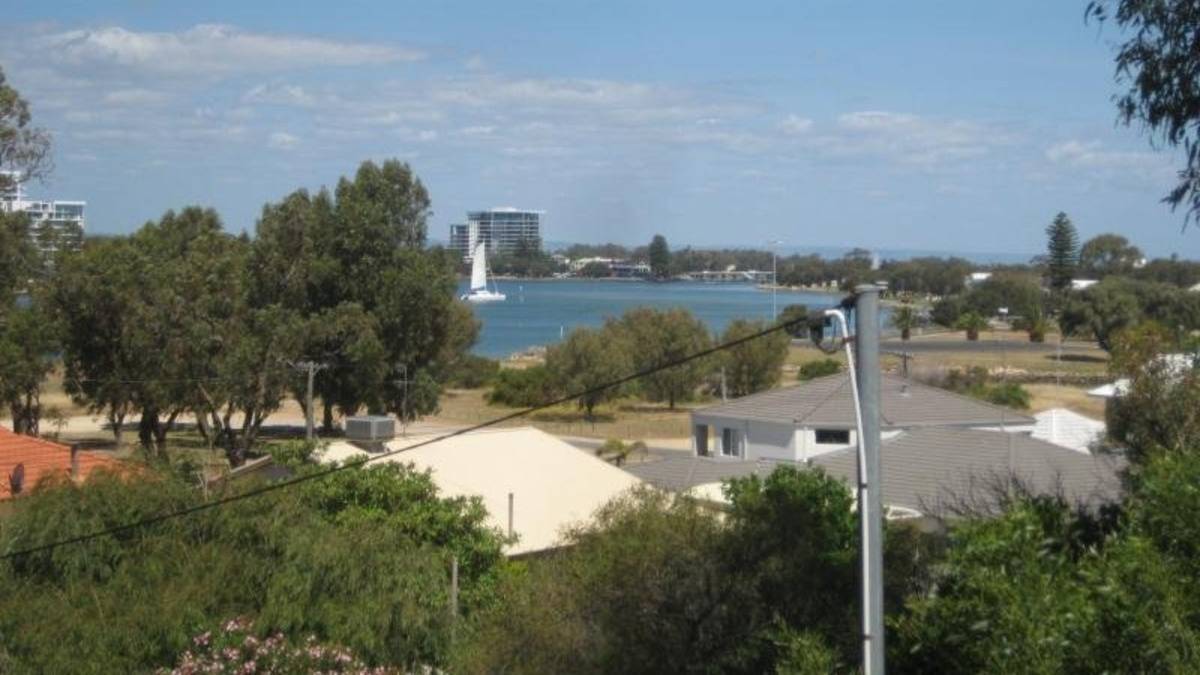 4 Hill Street, HALLS HEAD, WA 6210 AUS