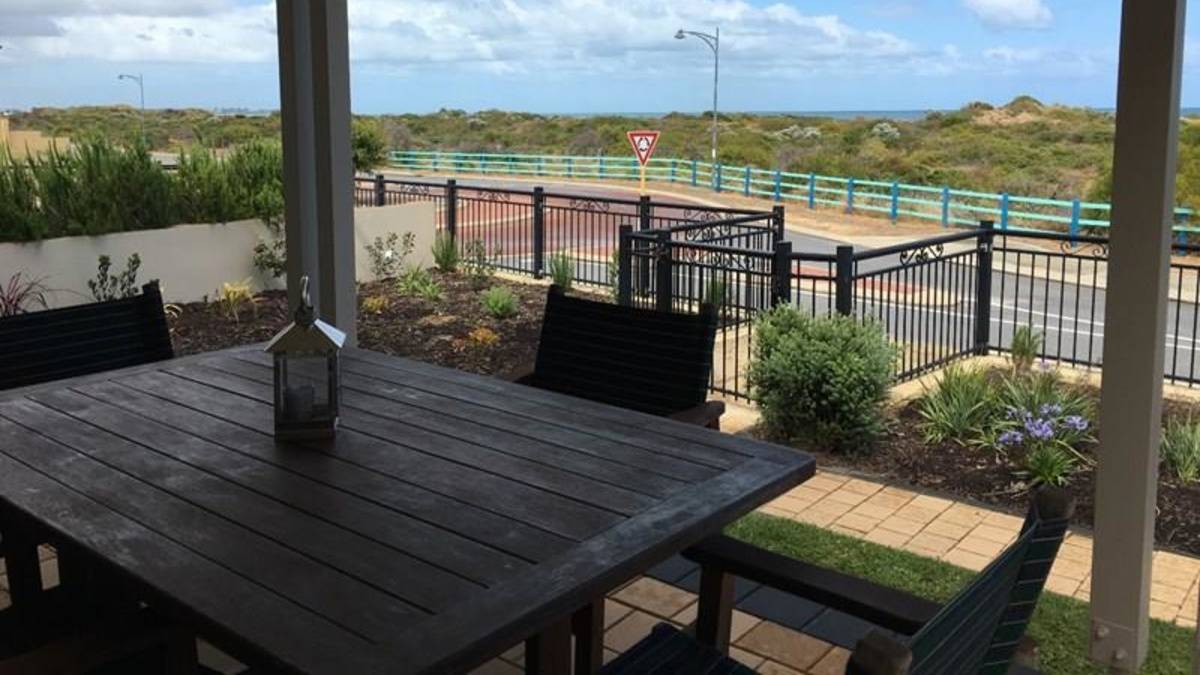 19 Abeona Parade, MADORA BAY, WA 6210 AUS