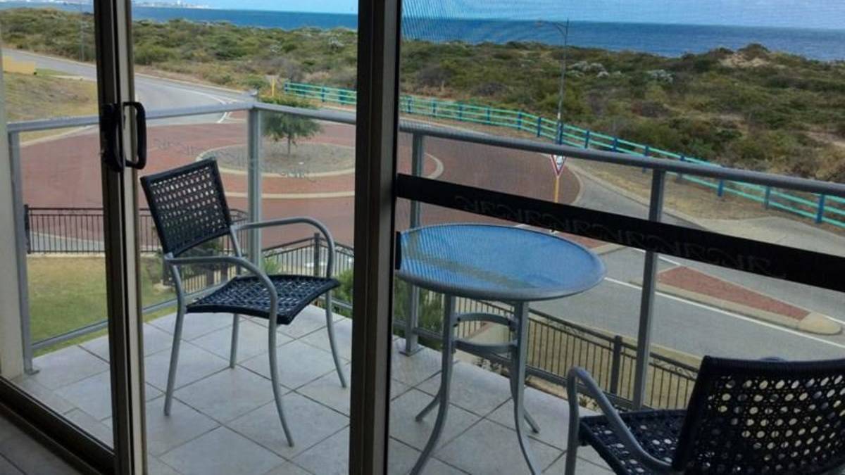 19 Abeona Parade, MADORA BAY, WA 6210 AUS