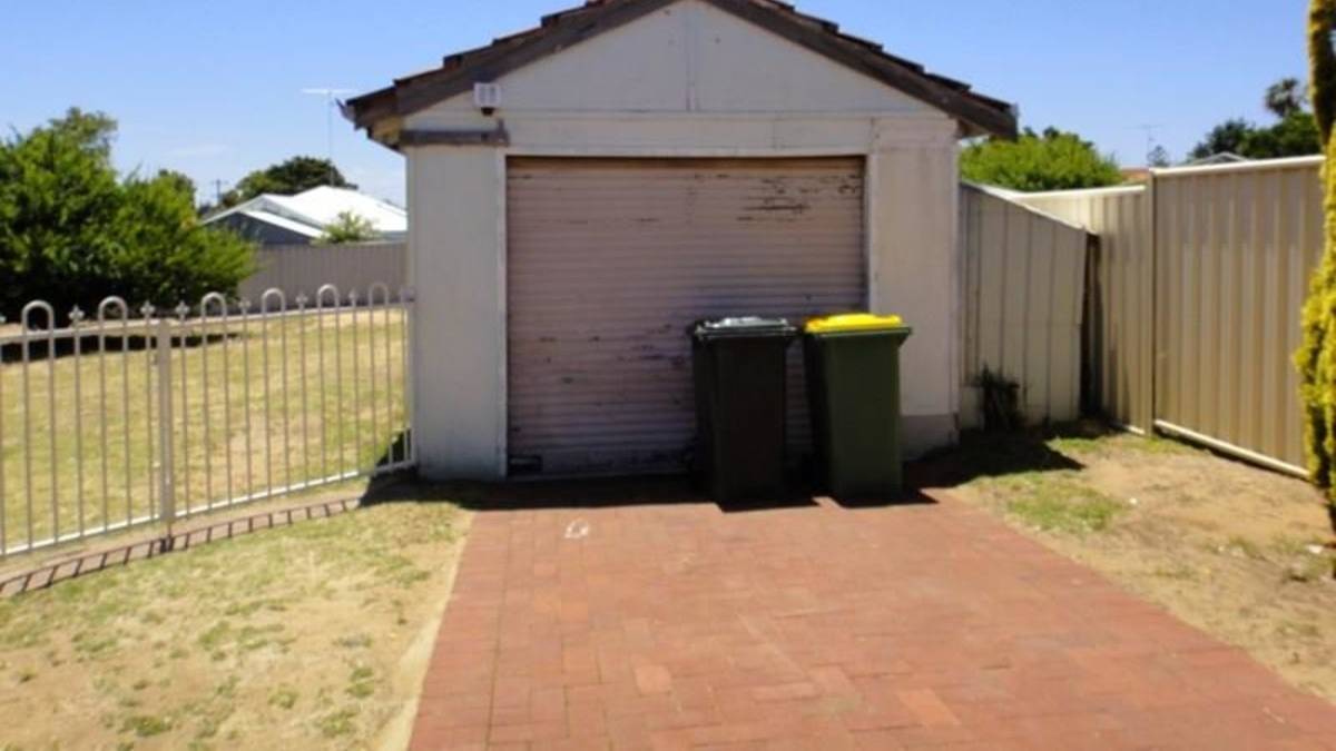 54 Leslie Street, DUDLEY PARK, WA 6210 AUS