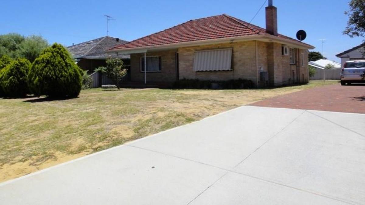 54 Leslie Street, DUDLEY PARK, WA 6210 AUS