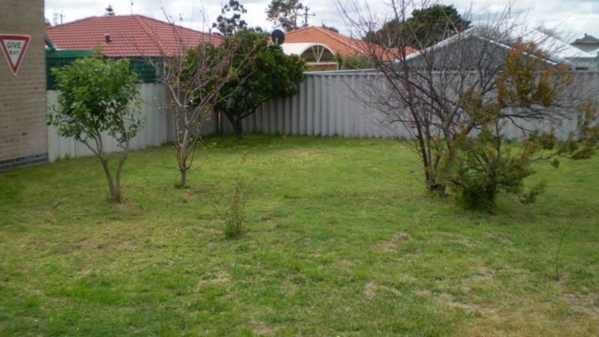 54 Leslie Street, DUDLEY PARK, WA 6210 AUS
