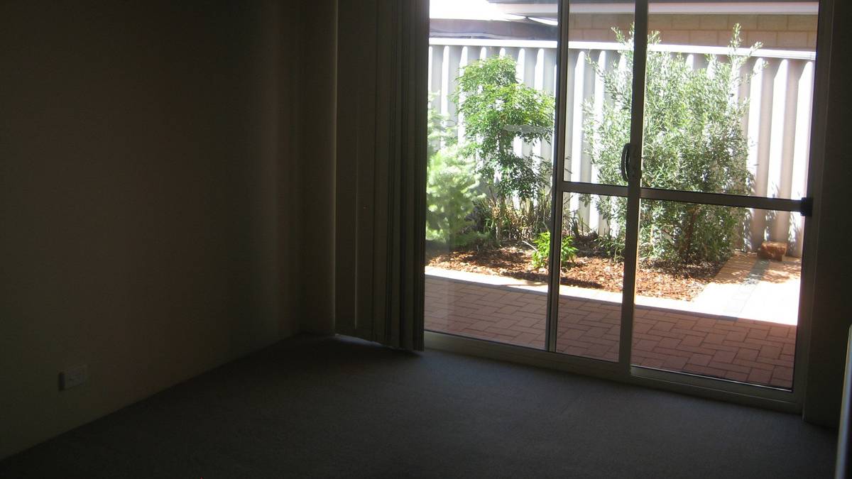 6/4 Binnar Court, ERSKINE, WA 6210 AUS