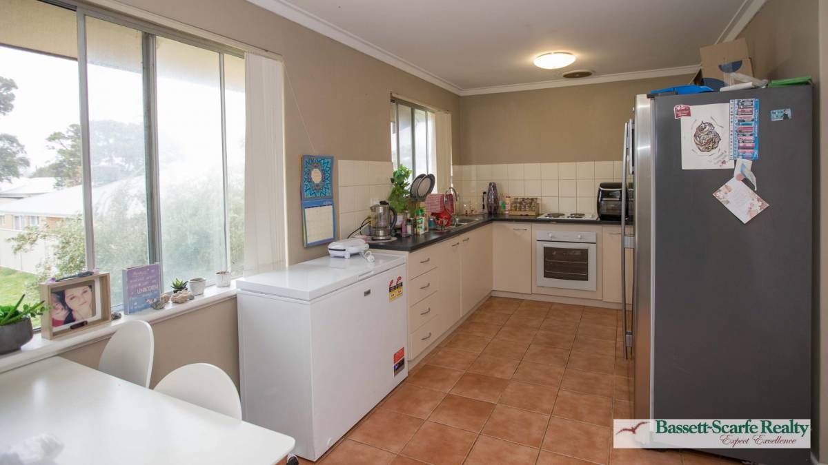6 Oversby Street, Halls Head, WA 6210 AUS