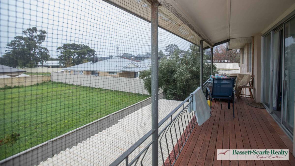 6 Oversby Street, Halls Head, WA 6210 AUS