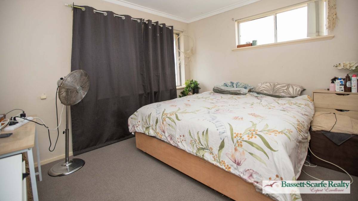 6 Oversby Street, Halls Head, WA 6210 AUS