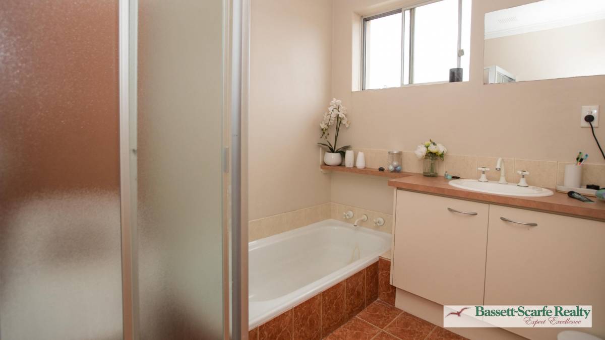 6 Oversby Street, Halls Head, WA 6210 AUS