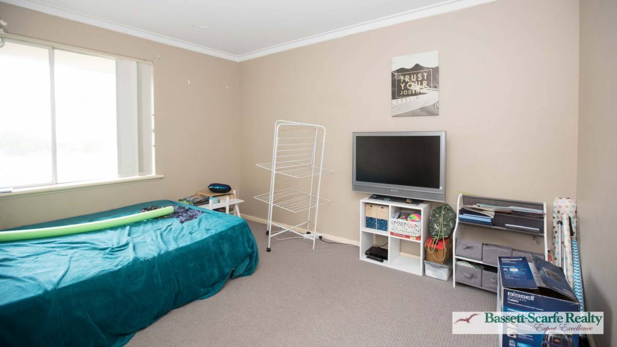 6 Oversby Street, Halls Head, WA 6210 AUS