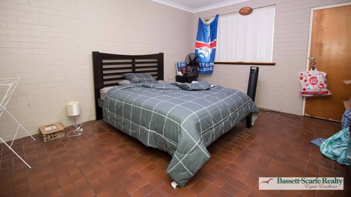6 Oversby Street, Halls Head, WA 6210 AUS