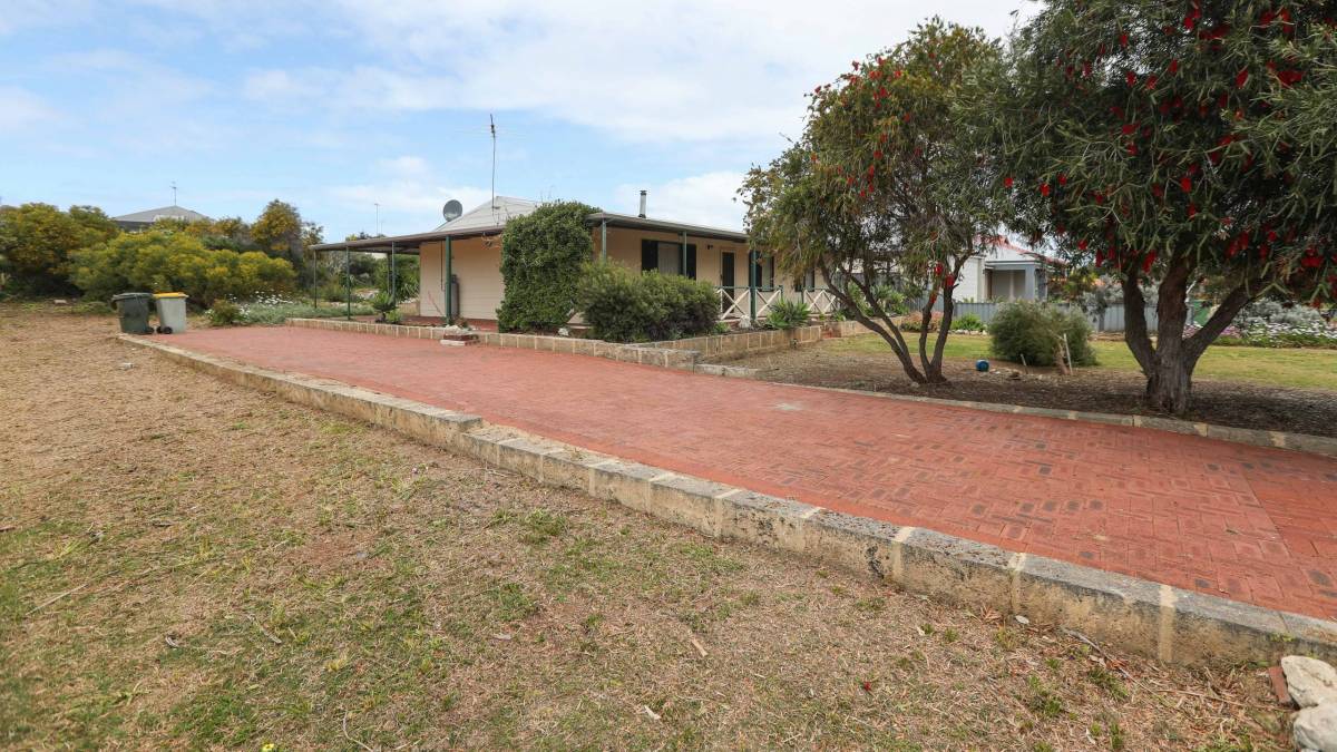 77 Ayrton Street, DAWESVILLE, WA 6211 AUS