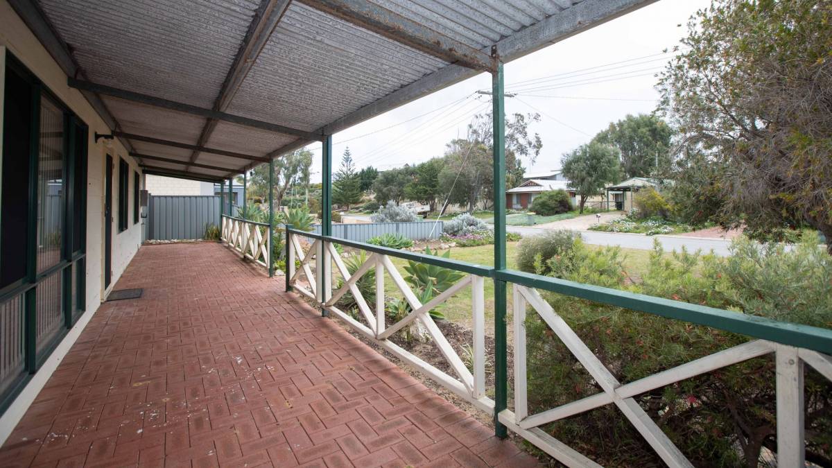 77 Ayrton Street, DAWESVILLE, WA 6211 AUS