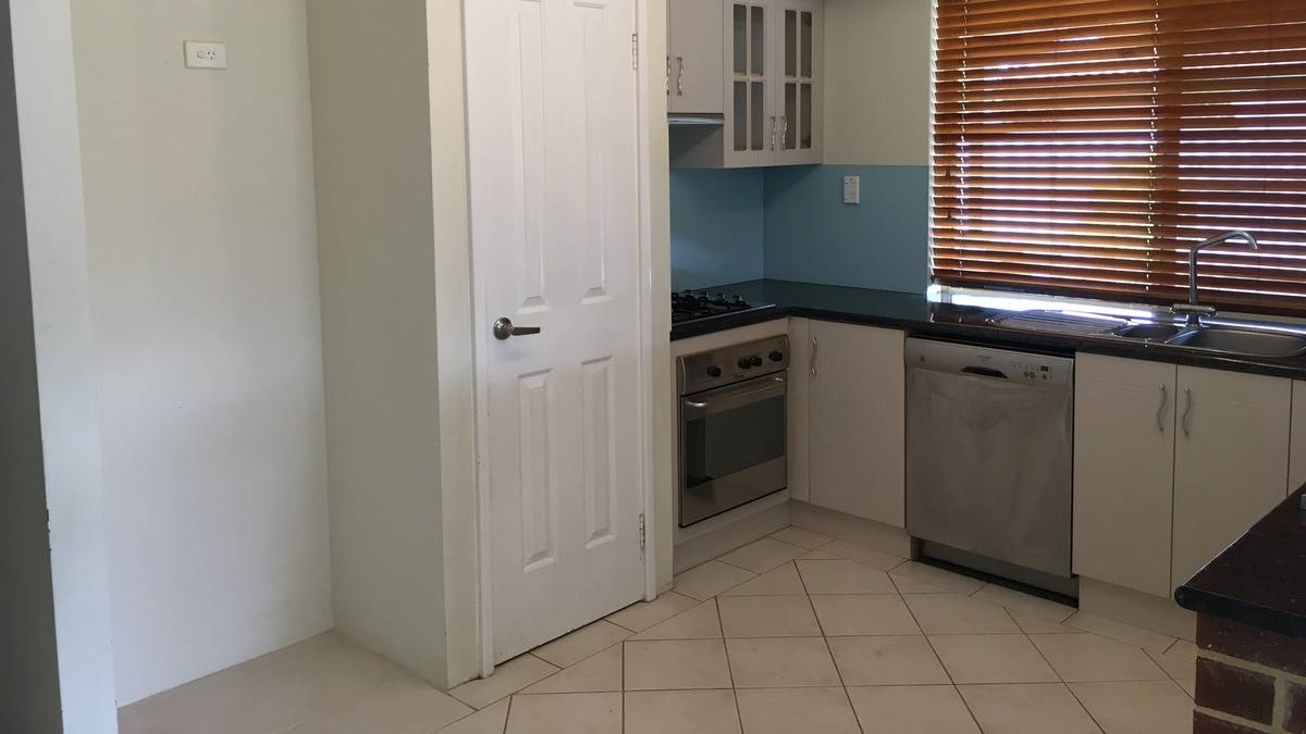 11 Mariner Place, Halls Head, WA 6210 AUS