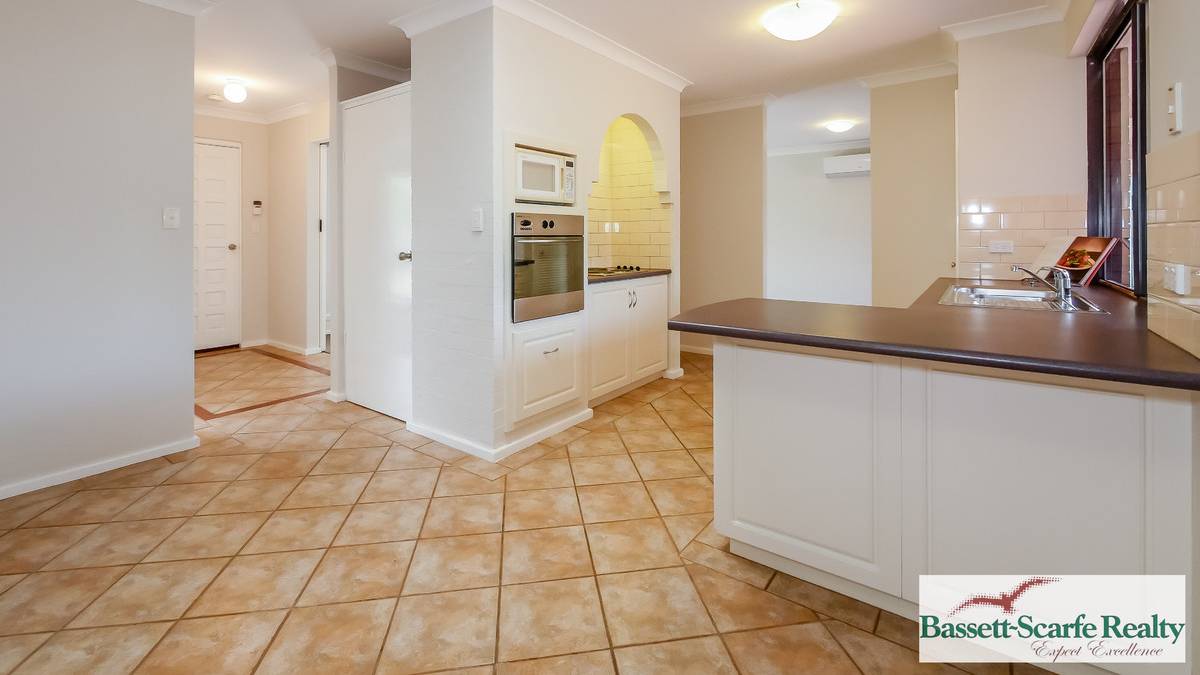 2 Haddon Place, HALLS HEAD, WA 6210 AUS