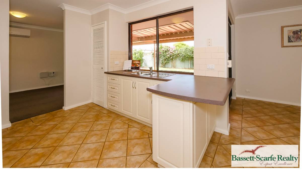 2 Haddon Place, HALLS HEAD, WA 6210 AUS