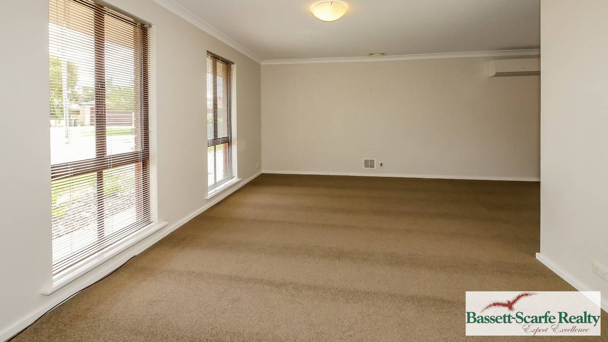 2 Haddon Place, HALLS HEAD, WA 6210 AUS