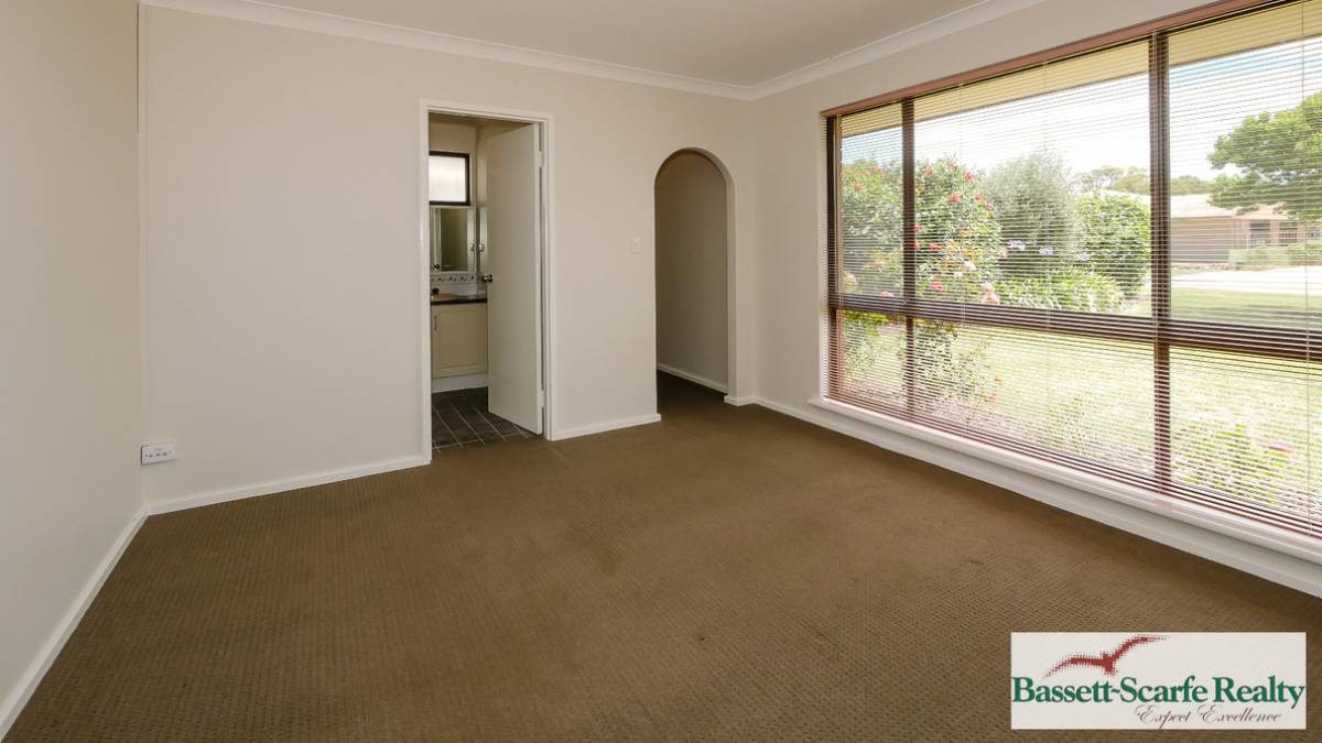 2 Haddon Place, HALLS HEAD, WA 6210 AUS