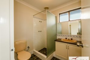 2 Haddon Place, HALLS HEAD, WA 6210 AUS