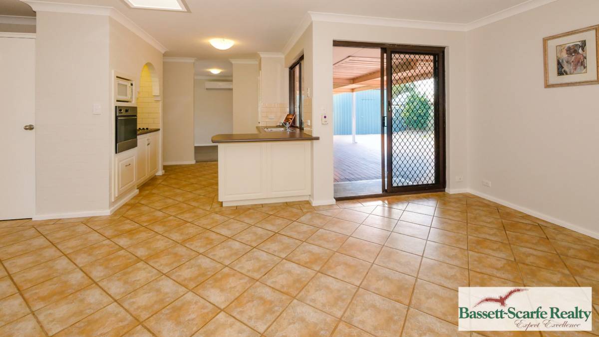 2 Haddon Place, HALLS HEAD, WA 6210 AUS