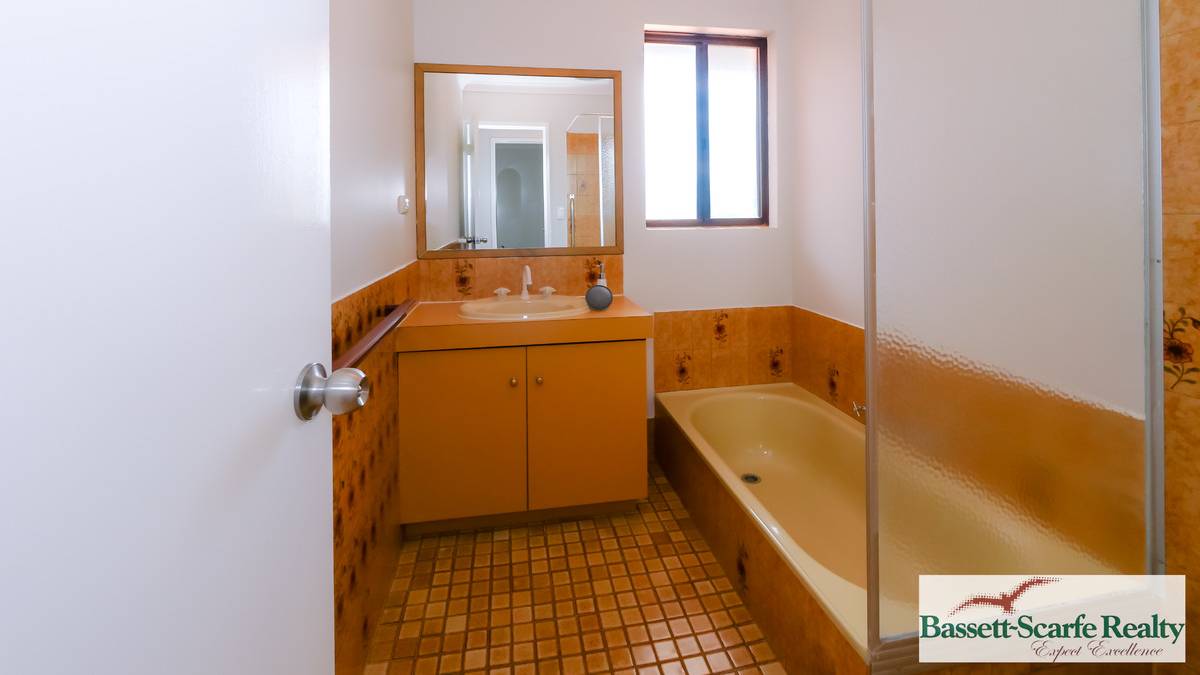 2 Haddon Place, HALLS HEAD, WA 6210 AUS